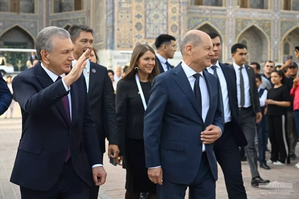 Scholz, Özbekistan’da Mirziyoyev ile Görüştü