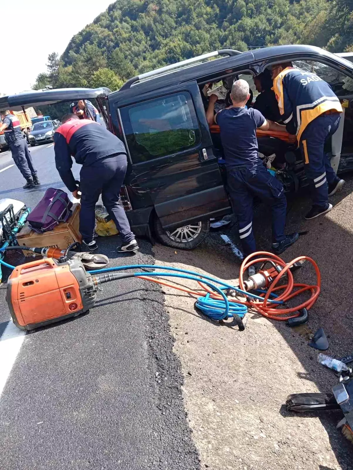 Zonguldak’ta Ticari Araç Kazası: İki Yaralı