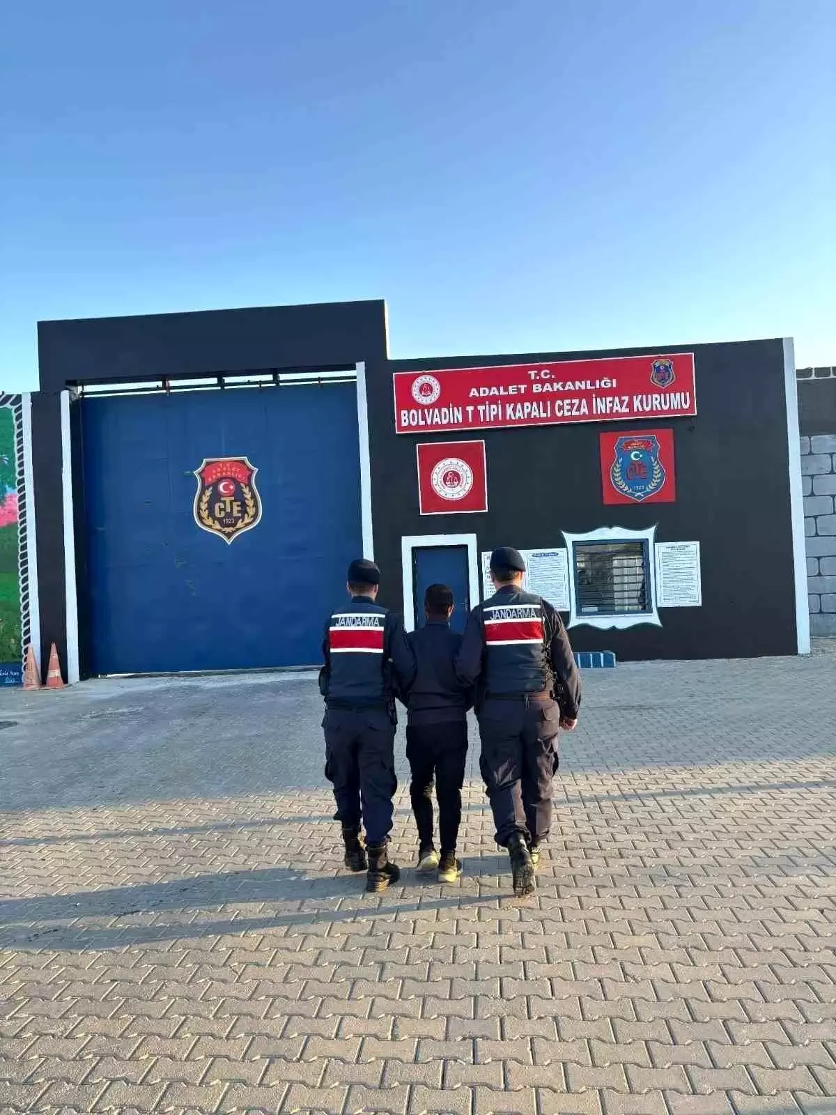 Aranan Şahıs Jandarma Tarafından Yakalandı