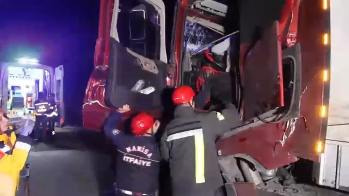 Manisa’da TIR ile Kamyonet Çarpıştı: 2 Yaralı