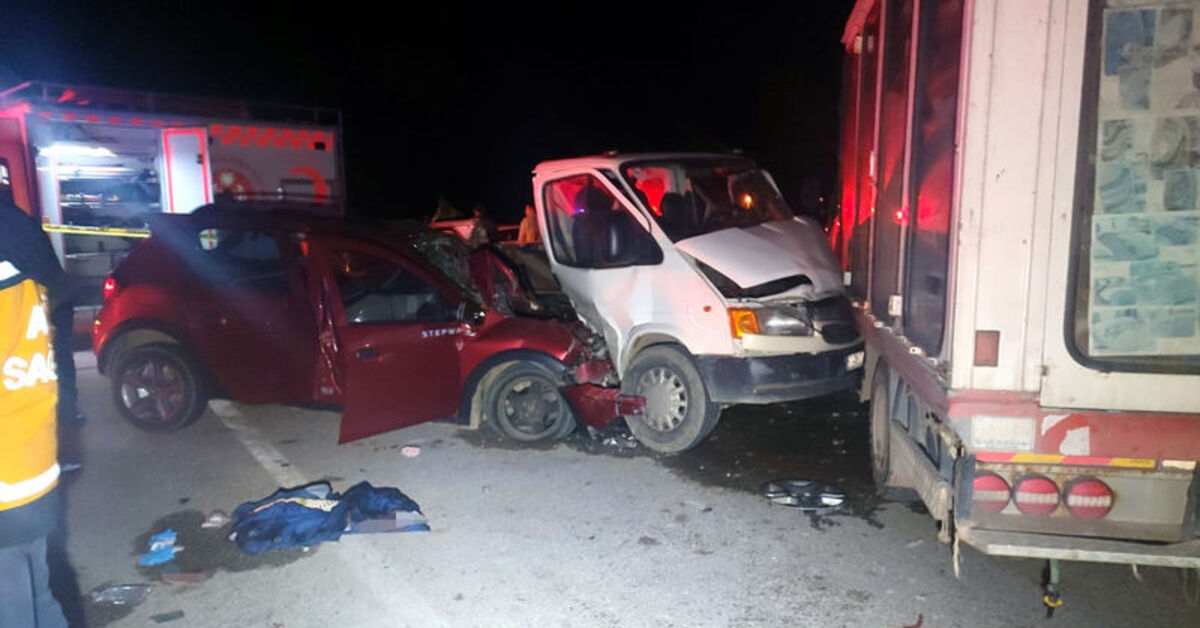 İzmir’de zincirleme kaza! Anne ve oğlu öldü, 4 kişi yaralandı