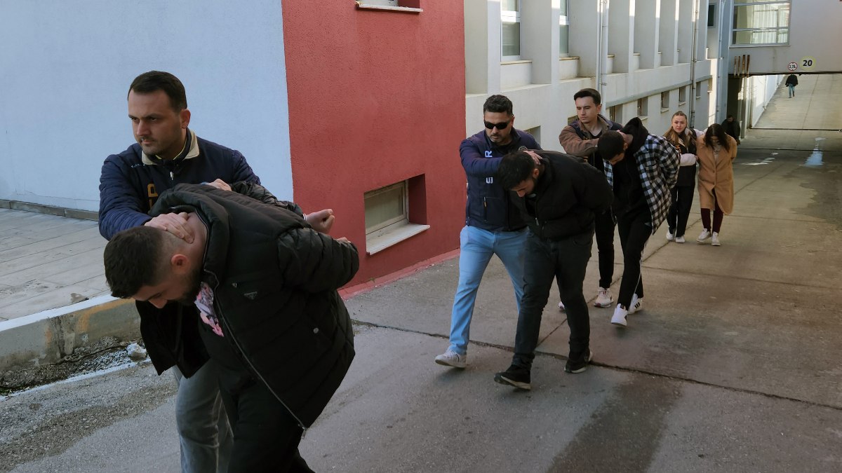 Adana merkezli operasyonda 690 bin TL dolandırıcılık yapan çete yakalandı