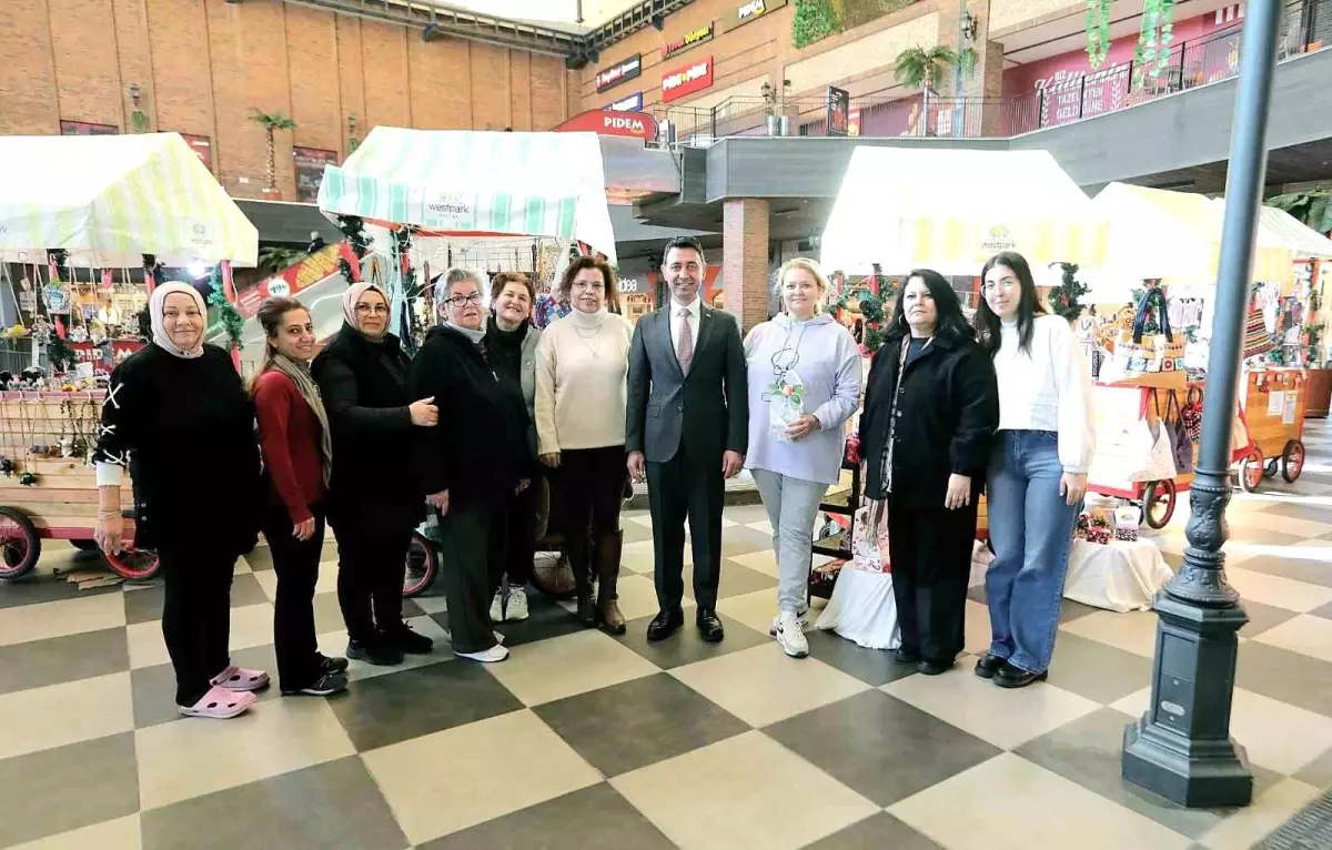 Bayraklı Belediyesi’nden Sevgililer Günü’ne Özel Kadın Kooperatifi Sergisi