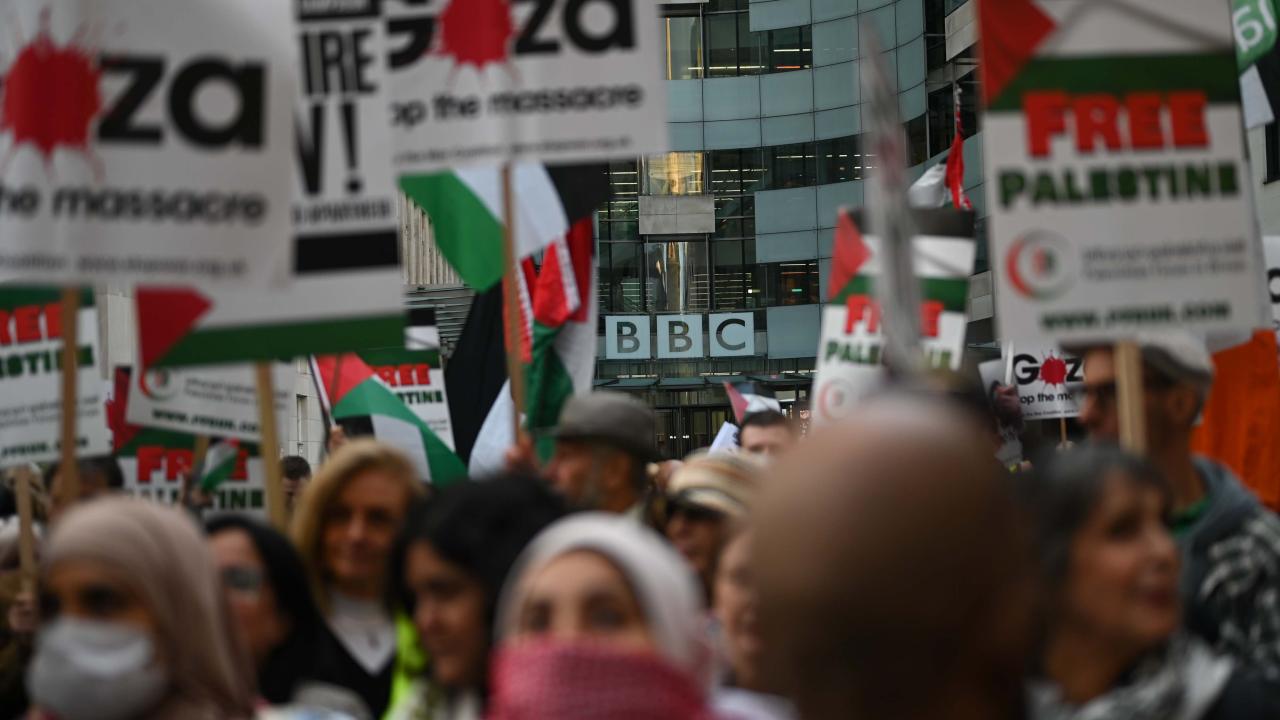 BBC’ye, yayınlarında Gazze soykırımını gizlediği gerekçesiyle protesto